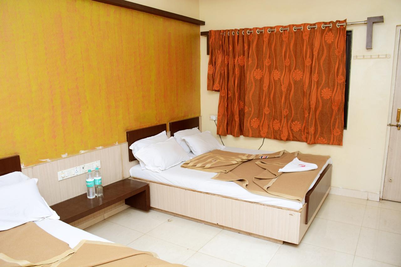 Hotel Sai Varsha Shirdi Exterior photo